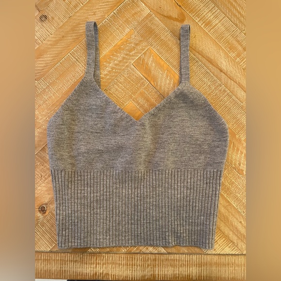 Alice + Olivia classics crop top sleeveless sweater gray size medium - Picture 3 of 5
